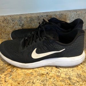 Mens Nike Lunarlon Skeakers - Size 11